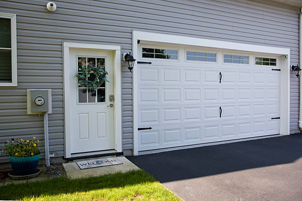 24/7 Emergency Garage Door Panel Replacement experts in Milton-Freewater, OR